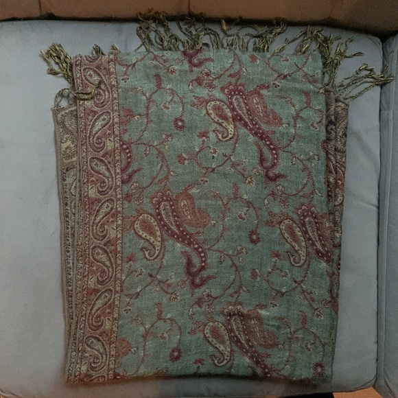 Green Brown and Gold Paisley Pashmina - Picture 4 of 4